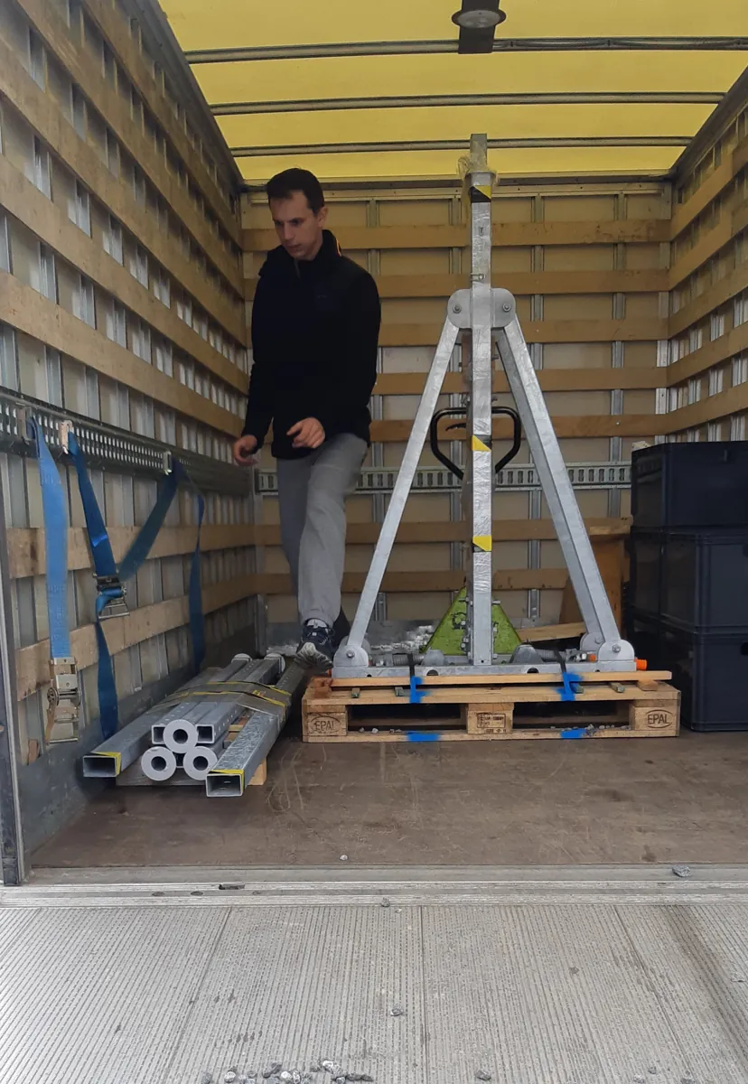 Ber Cradle B chargé sur palette dans un camion de livraison